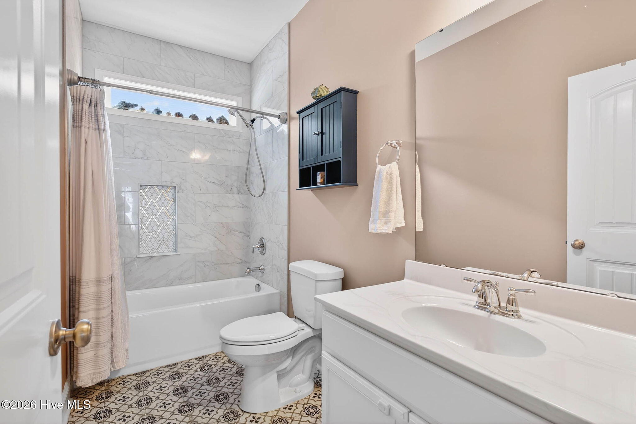 100562575 | Photo 18