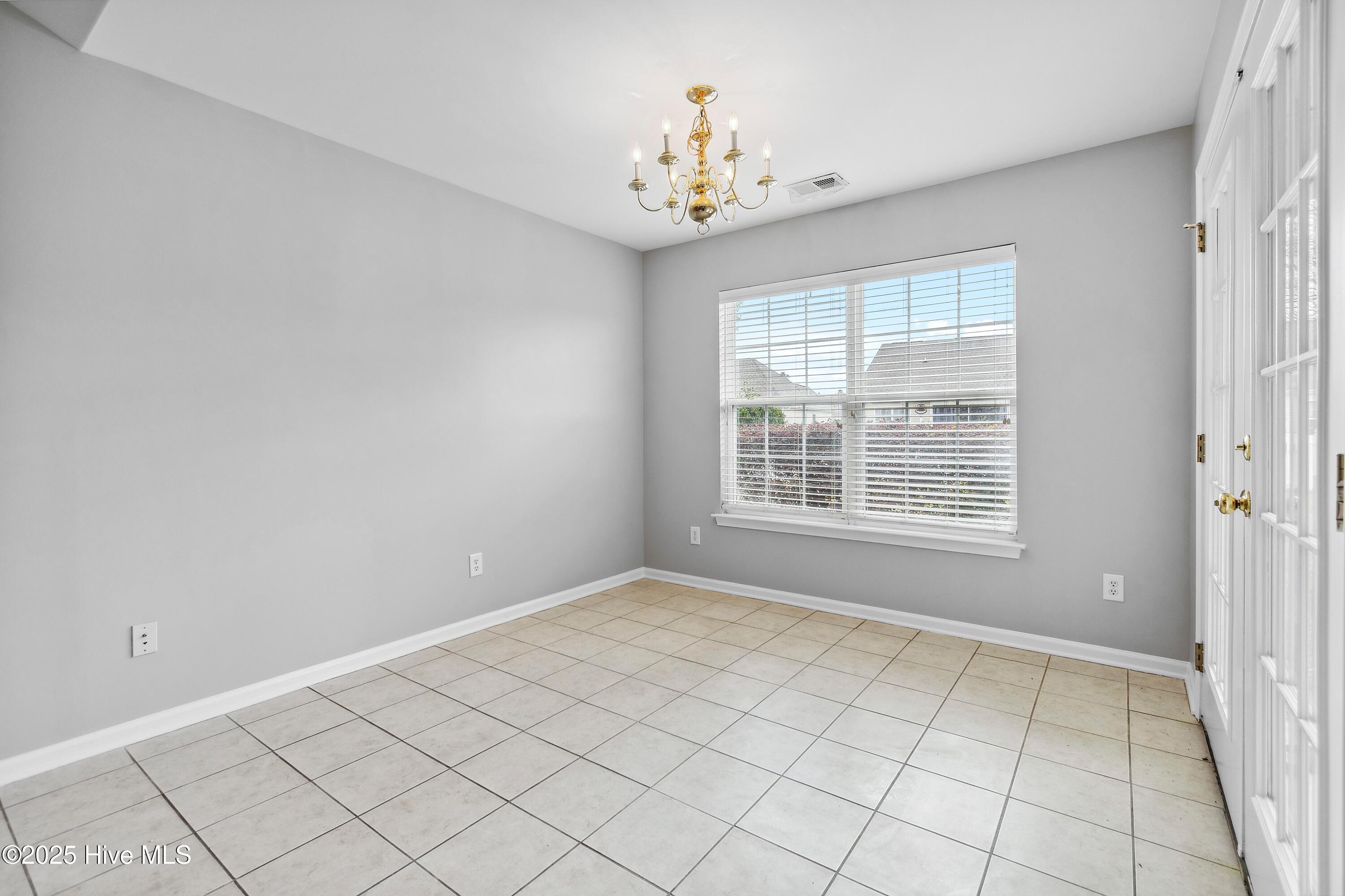 100547243 | Photo 14