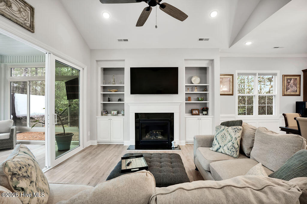 100558755 | Photo 17