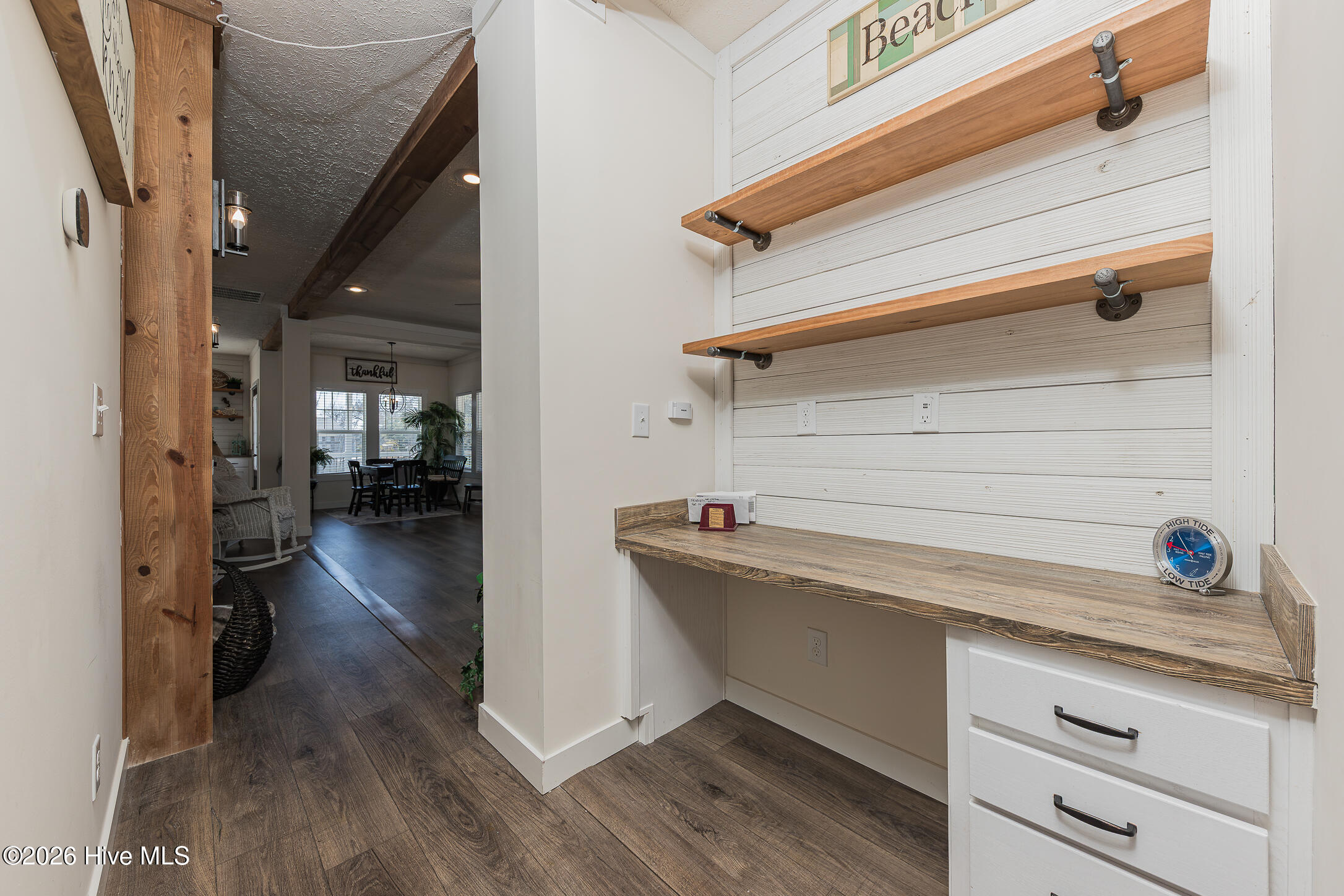 100563969 | Photo 27