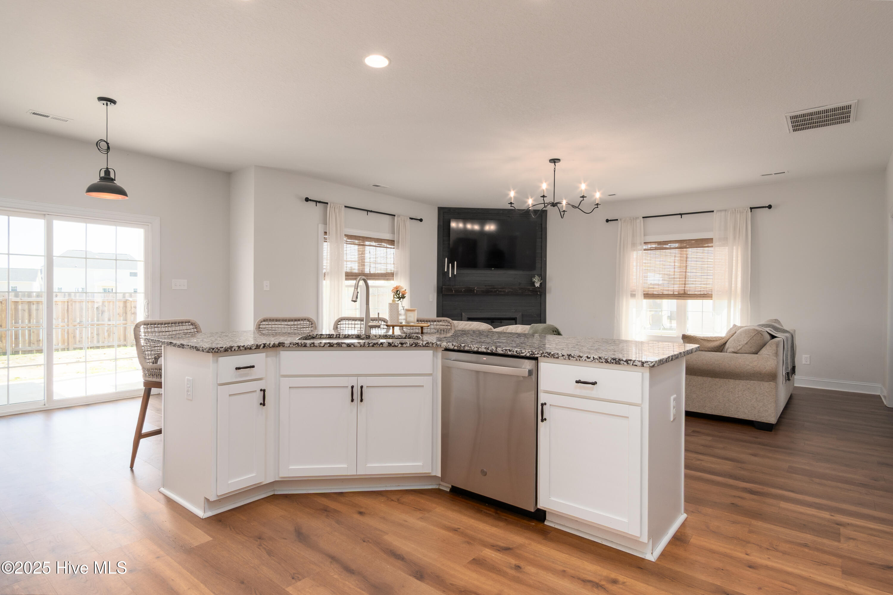 100502519 | Photo 19