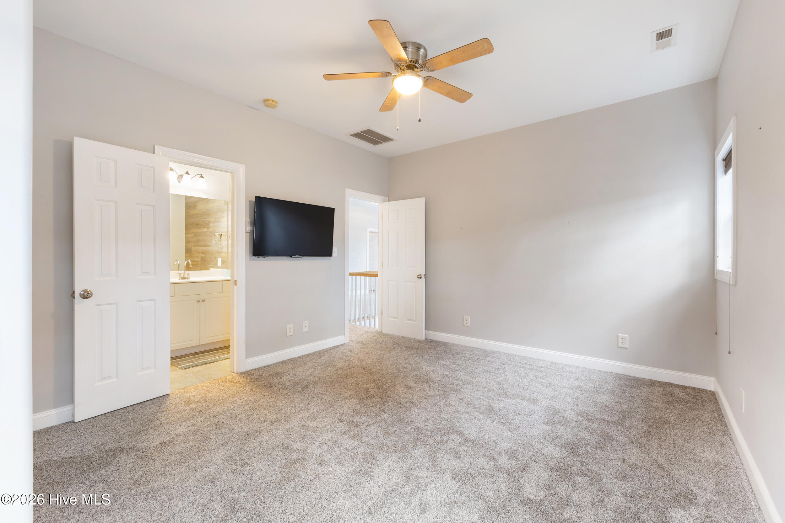 100557722 | Photo 17