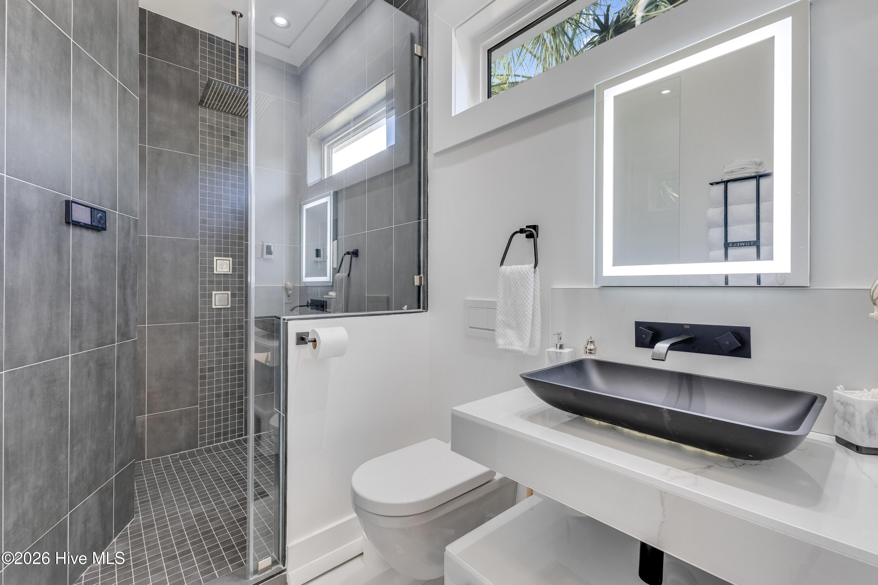 100559856 | Photo 45