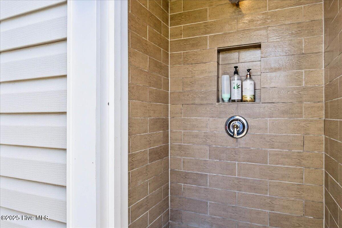 100527780 | Photo 59