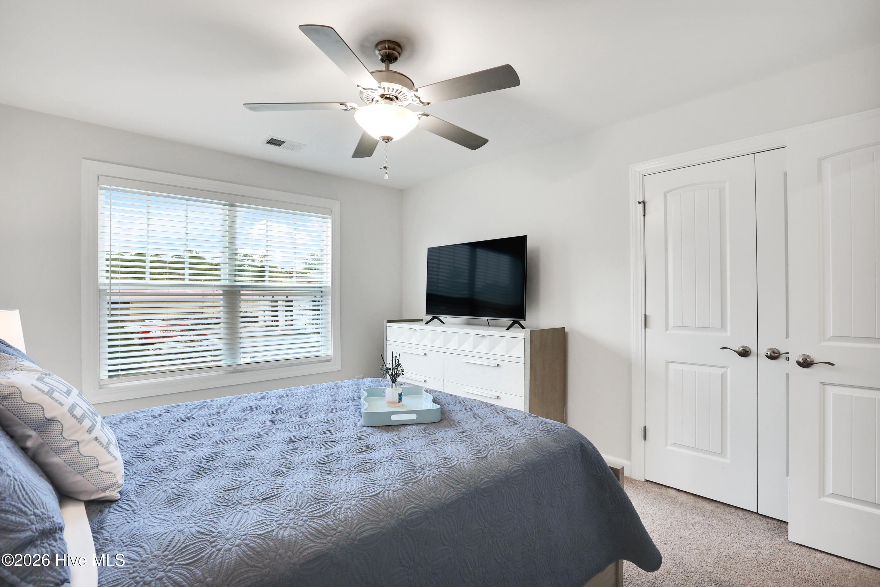 100557185 | Photo 26