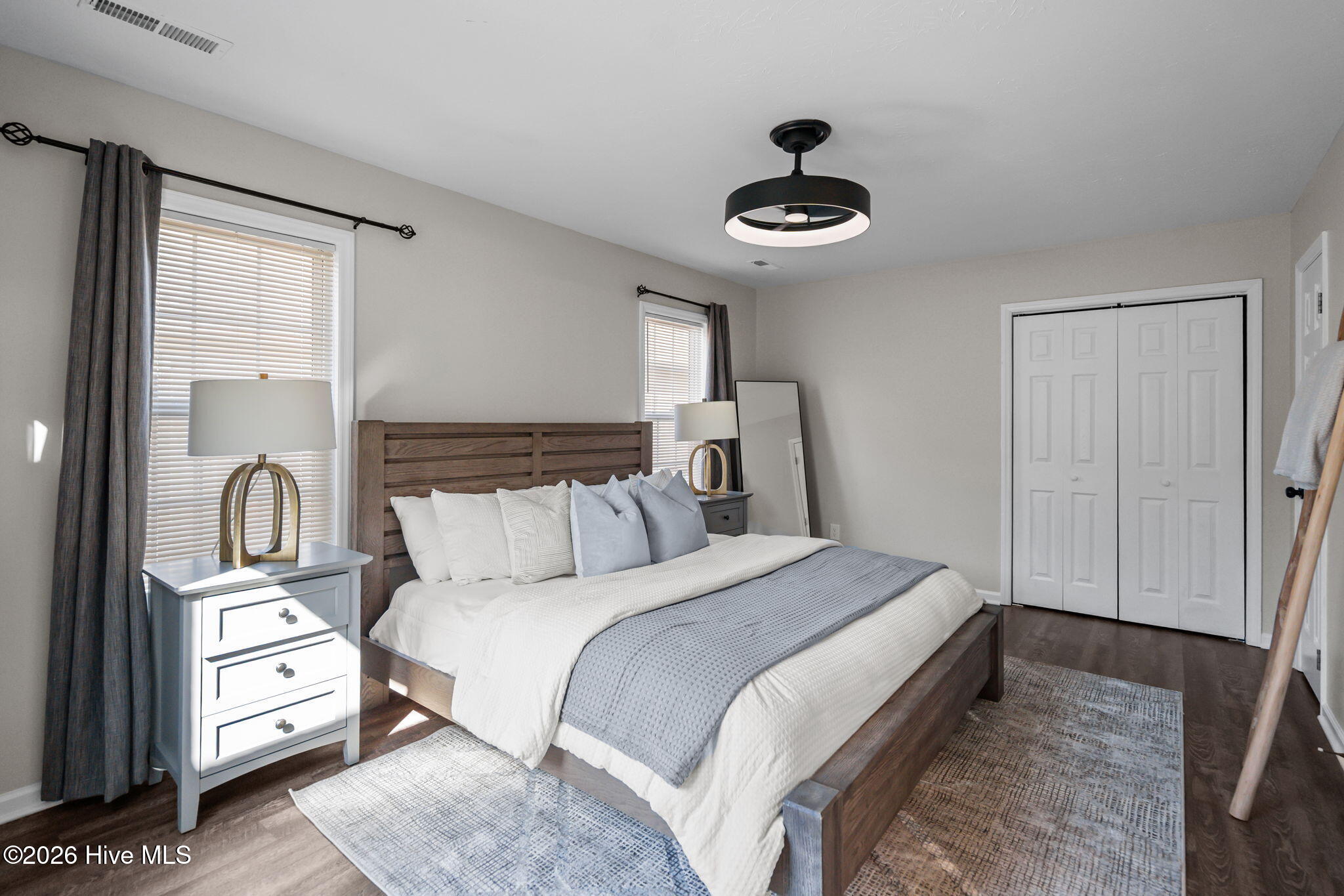 100556215 | Photo 34