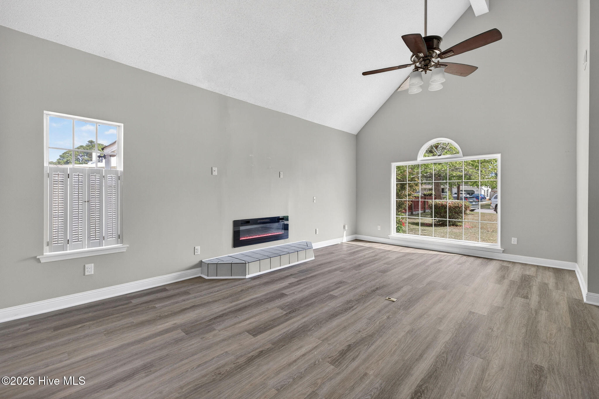 100567707 | Photo 19