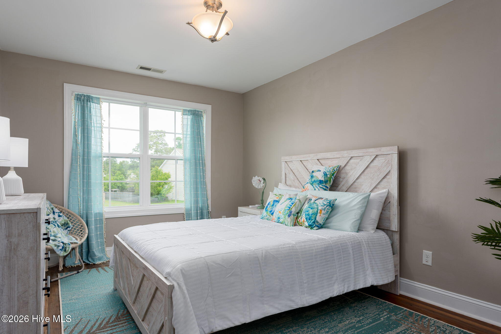 100550807 | Photo 30