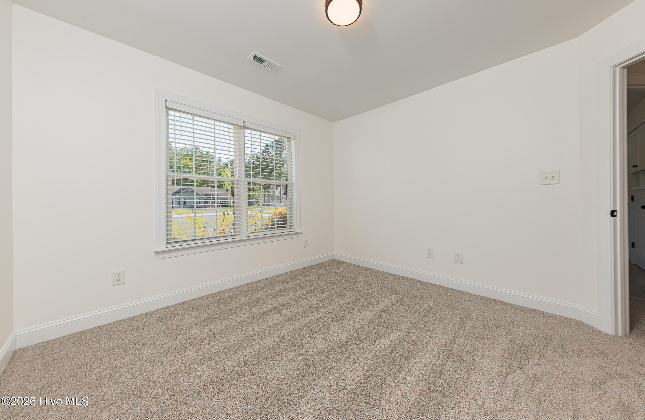 100566489 | Photo 40