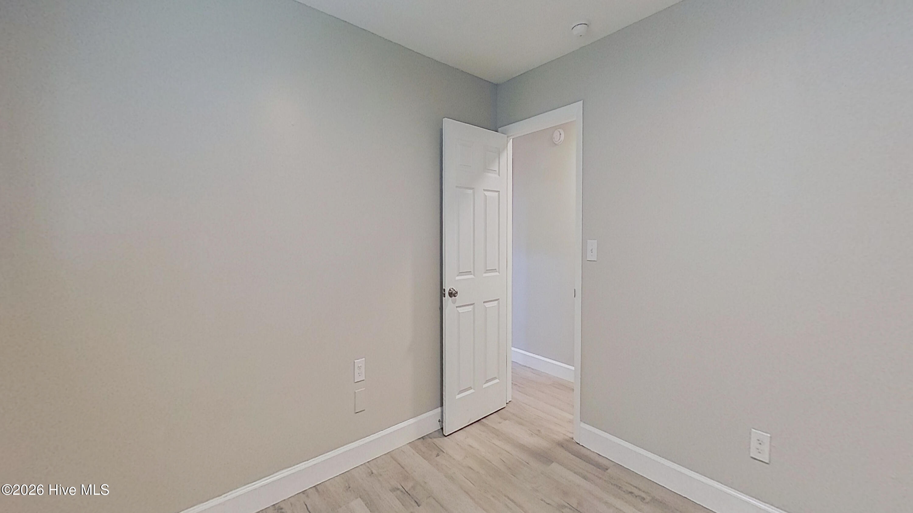 100564007 | Photo 21