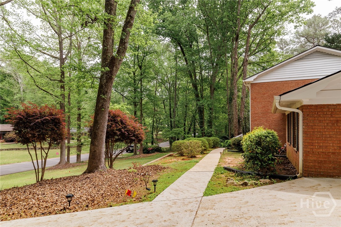 140 Rollingwood Drive