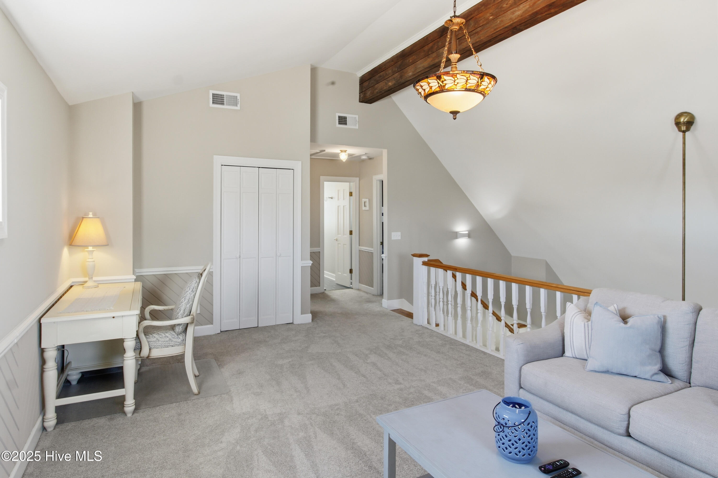 100557076 | Photo 25