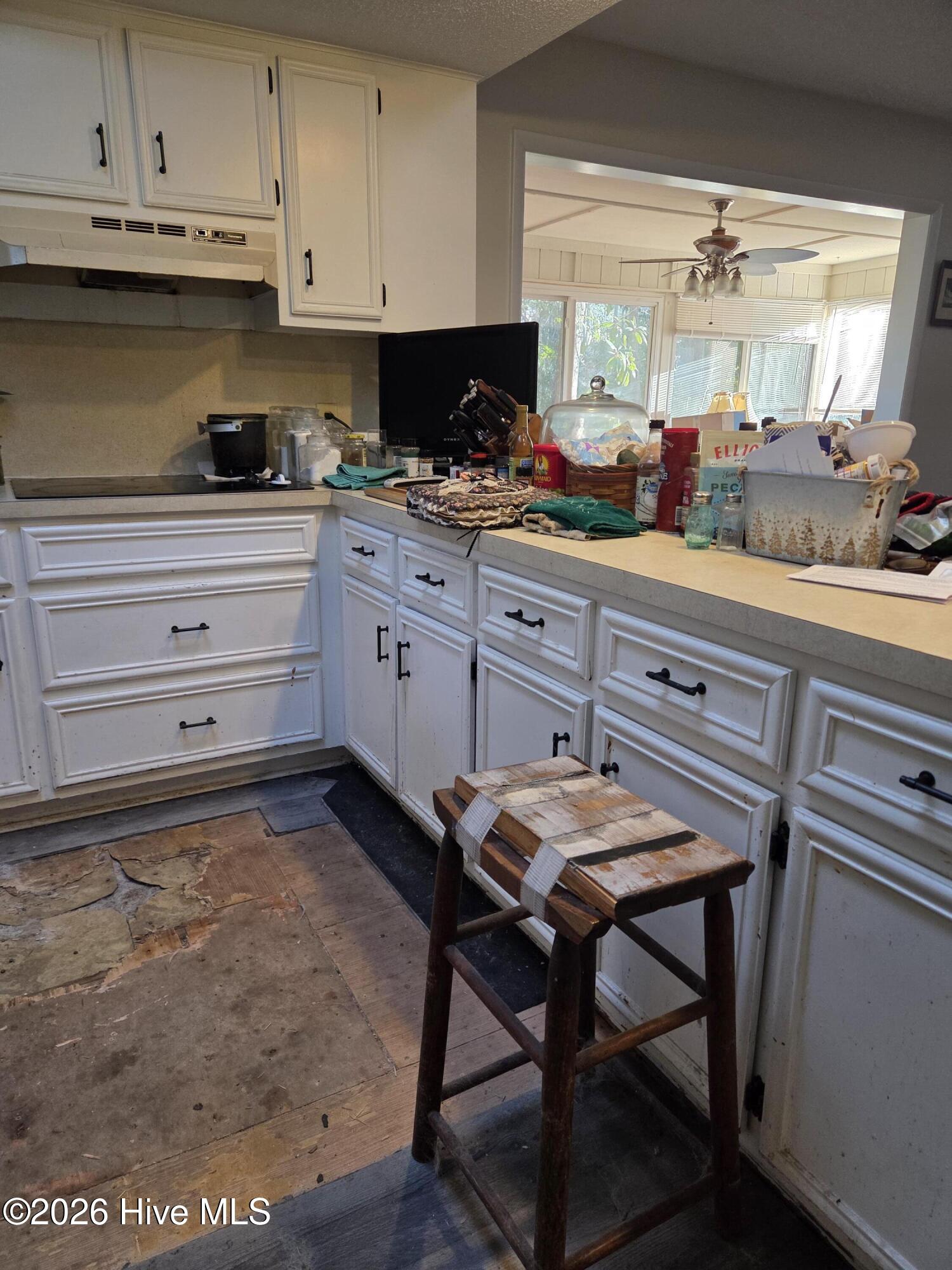 100550366 | Photo 11