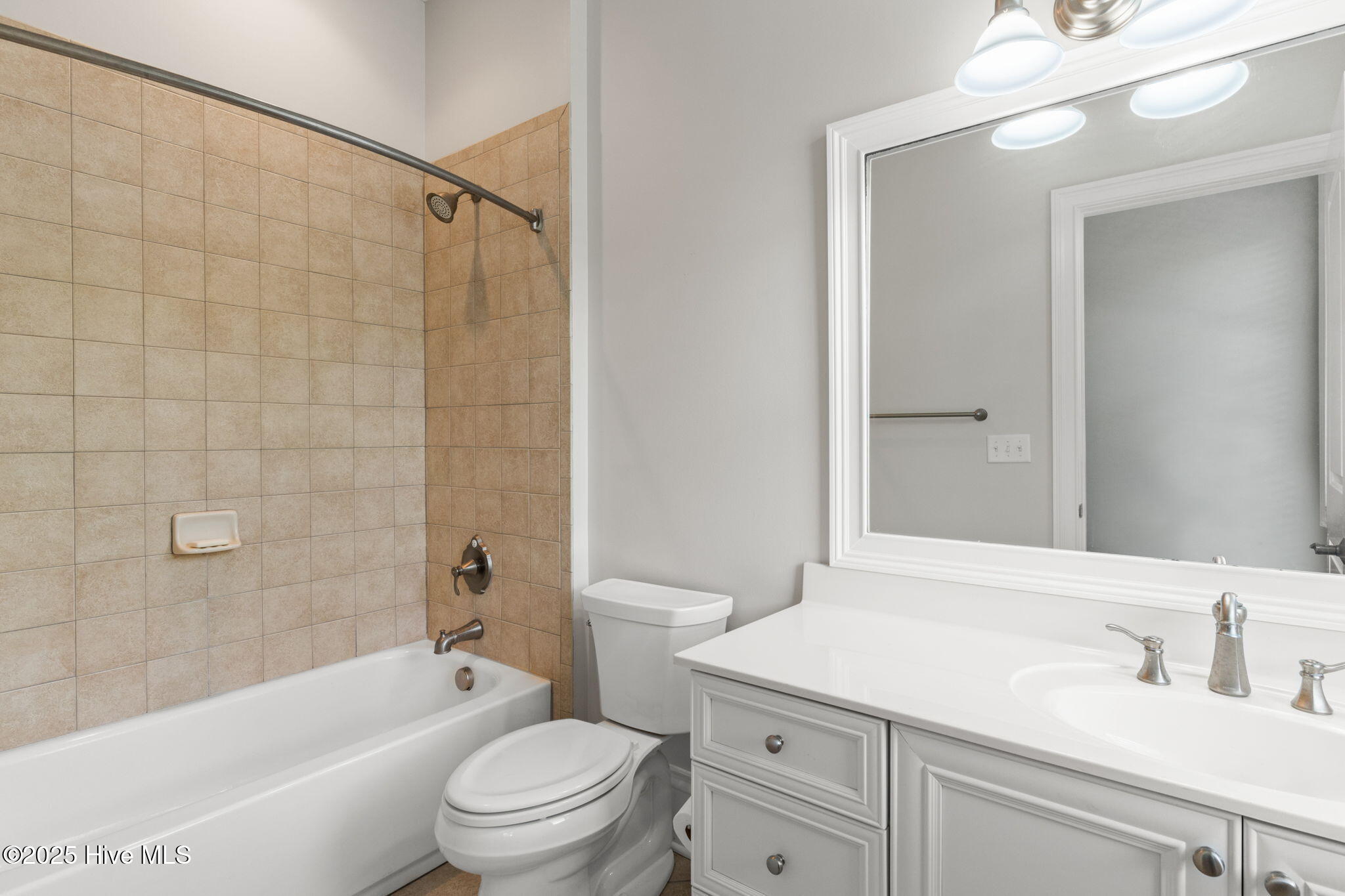 100512246 | Photo 42