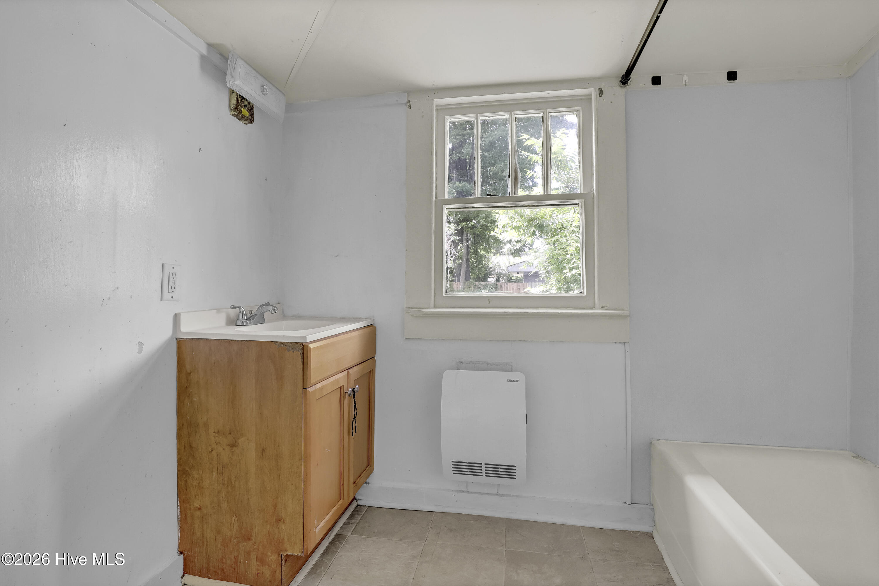 100558048 | Photo 16