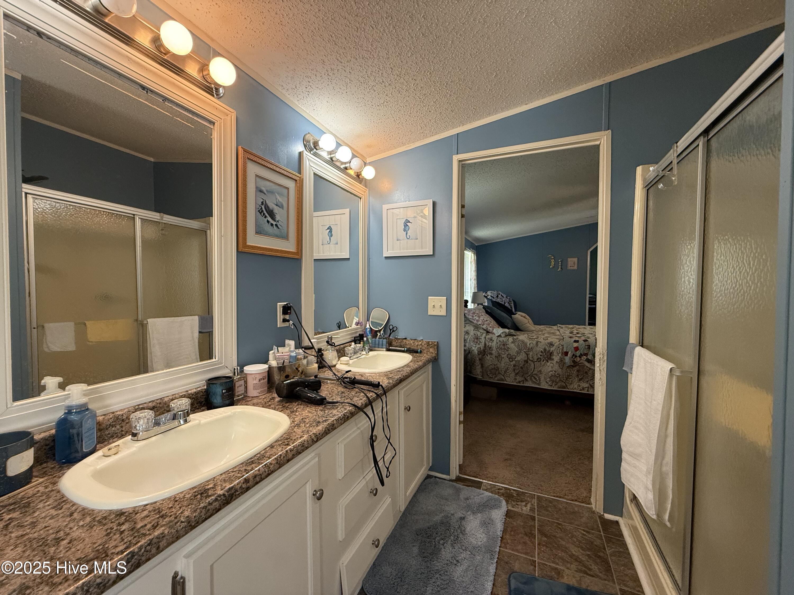 100502105 | Photo 53