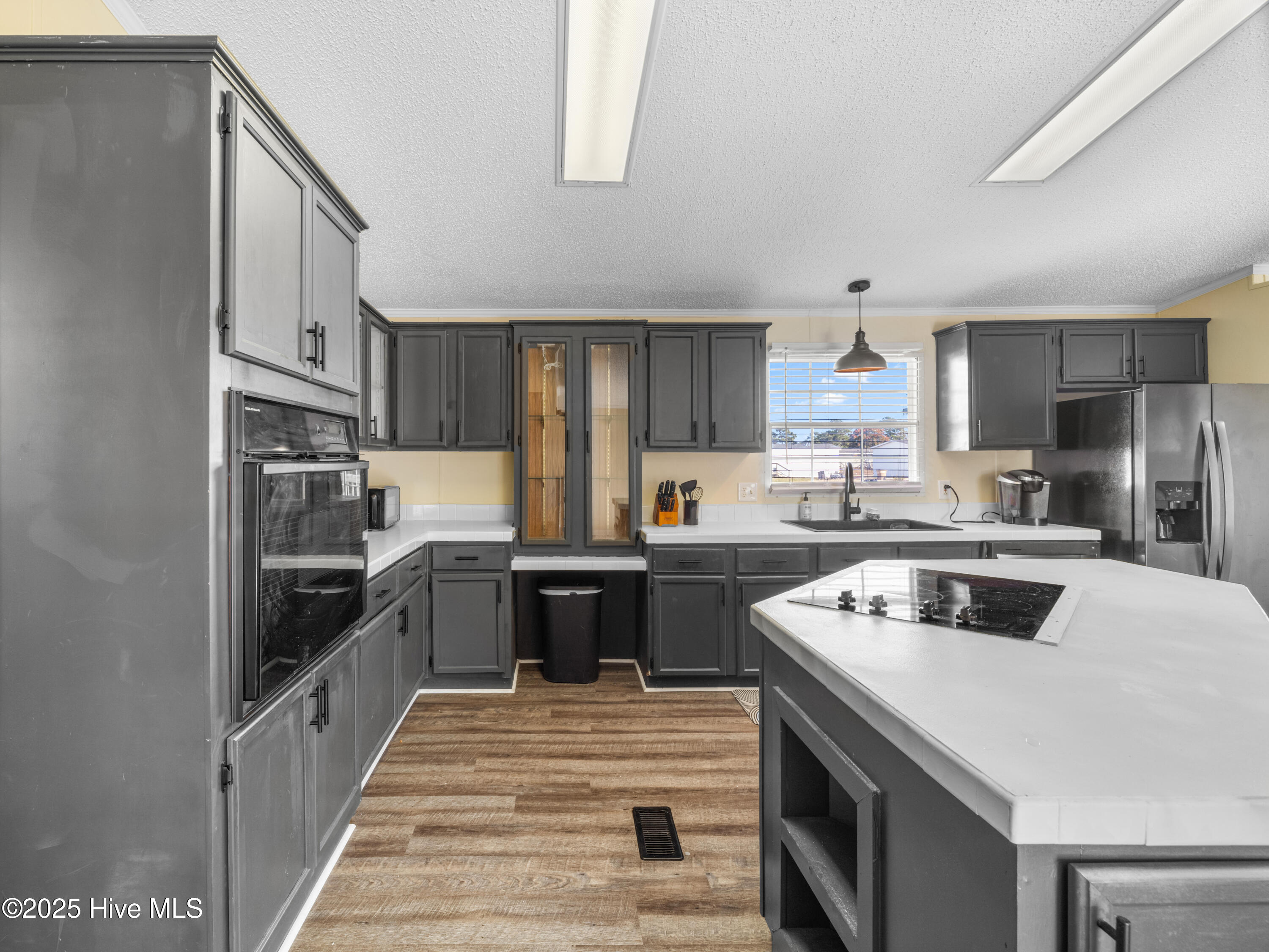 100540090 | Photo 23