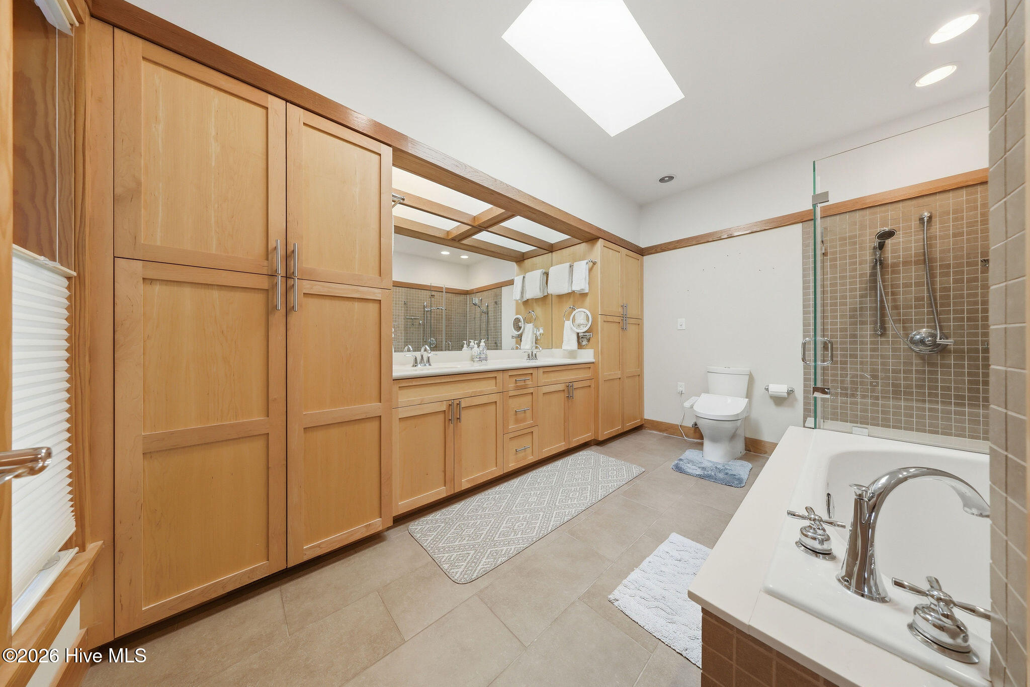 100569152 | Photo 38