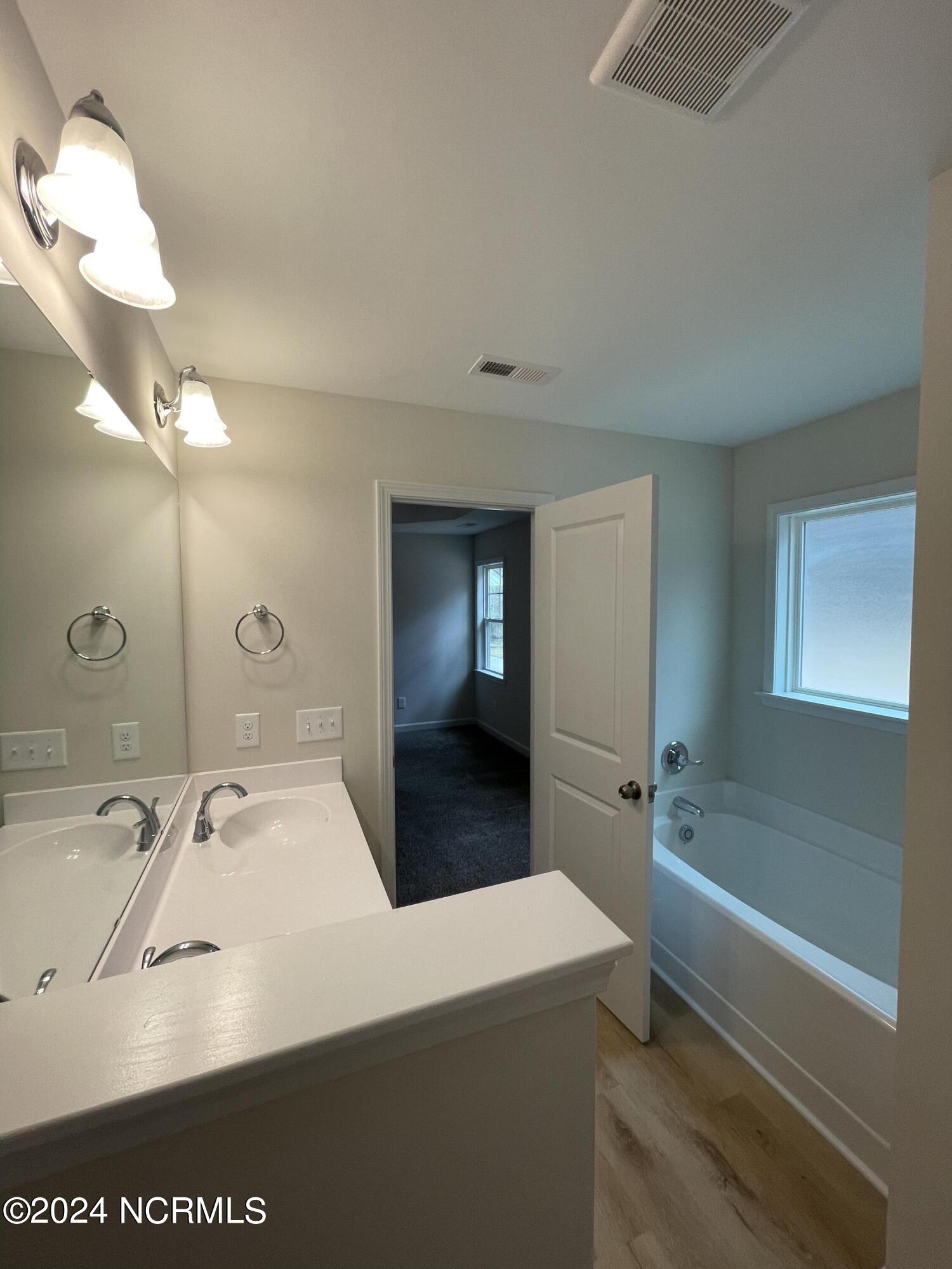 100557021 | Photo 16