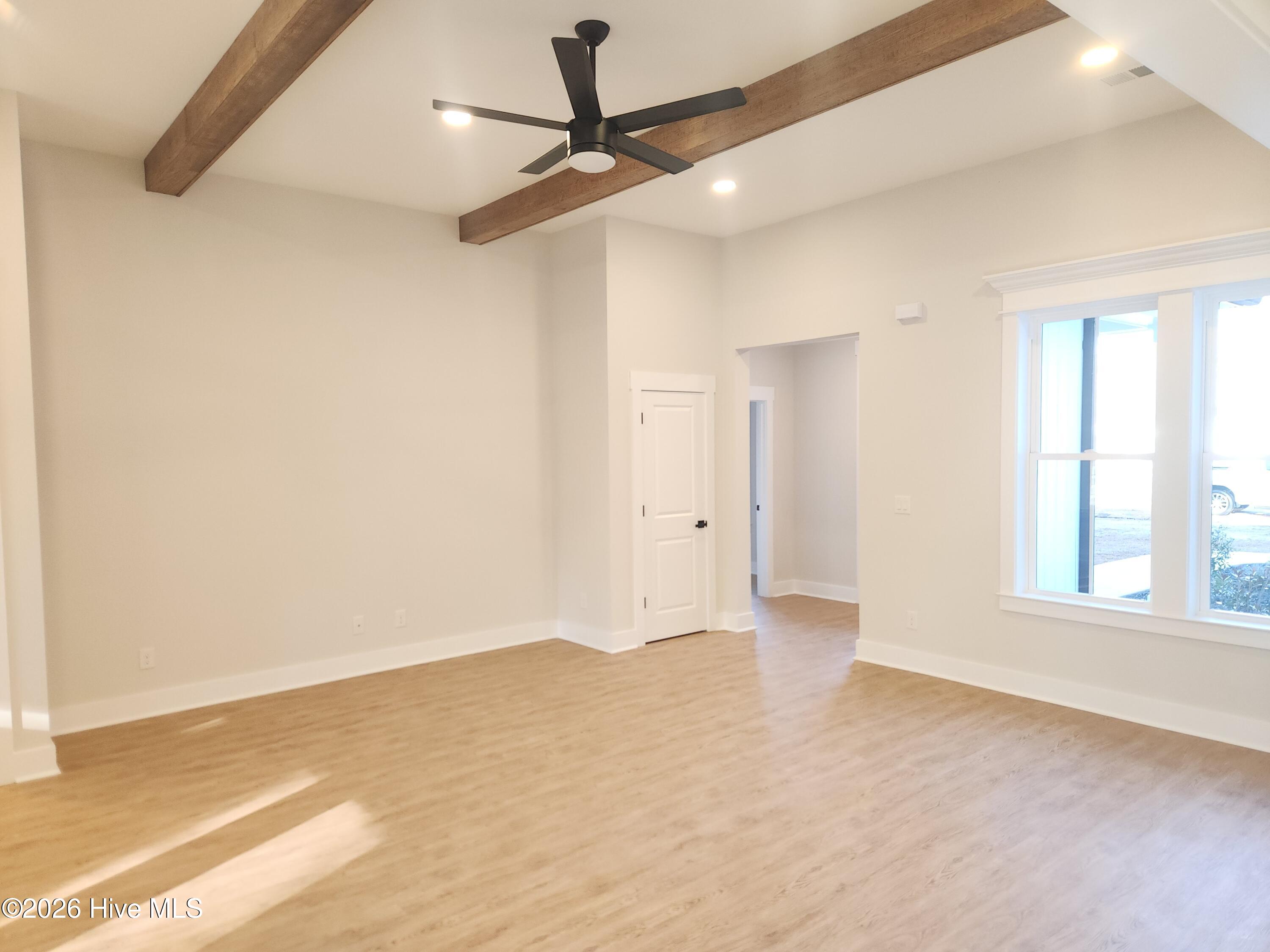 100554103 | Photo 16