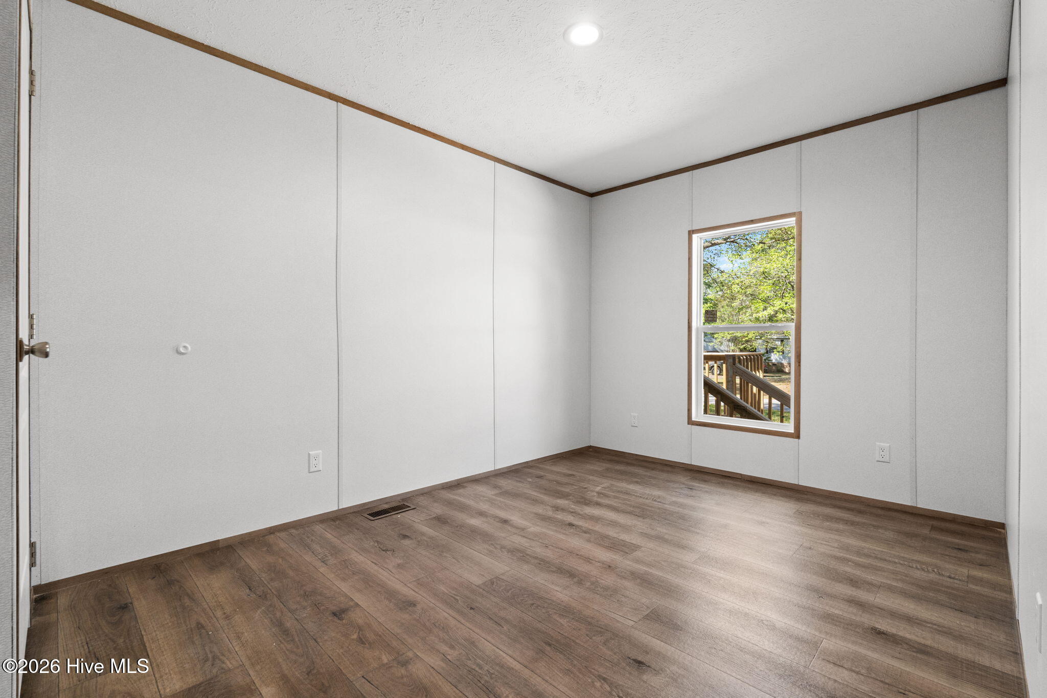 100569950 | Photo 22