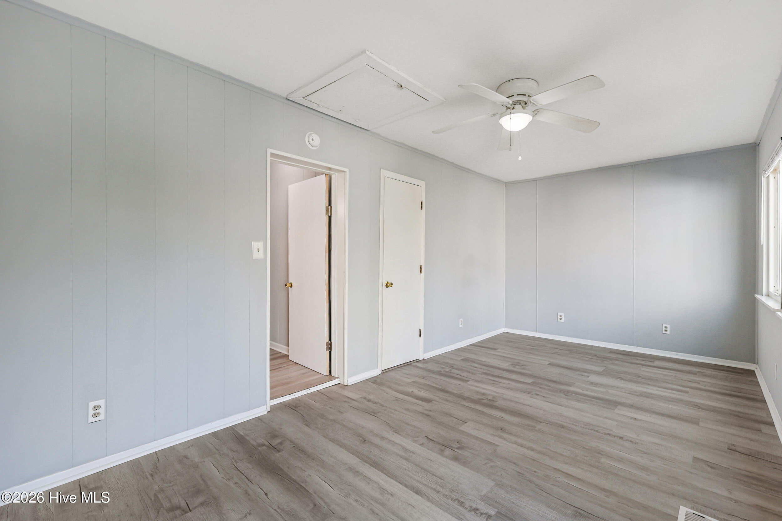 100561593 | Photo 19