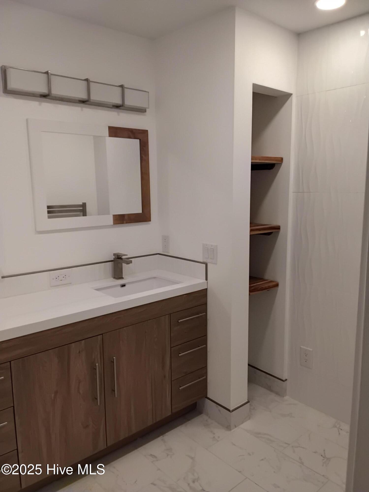 100546302 | Photo 18