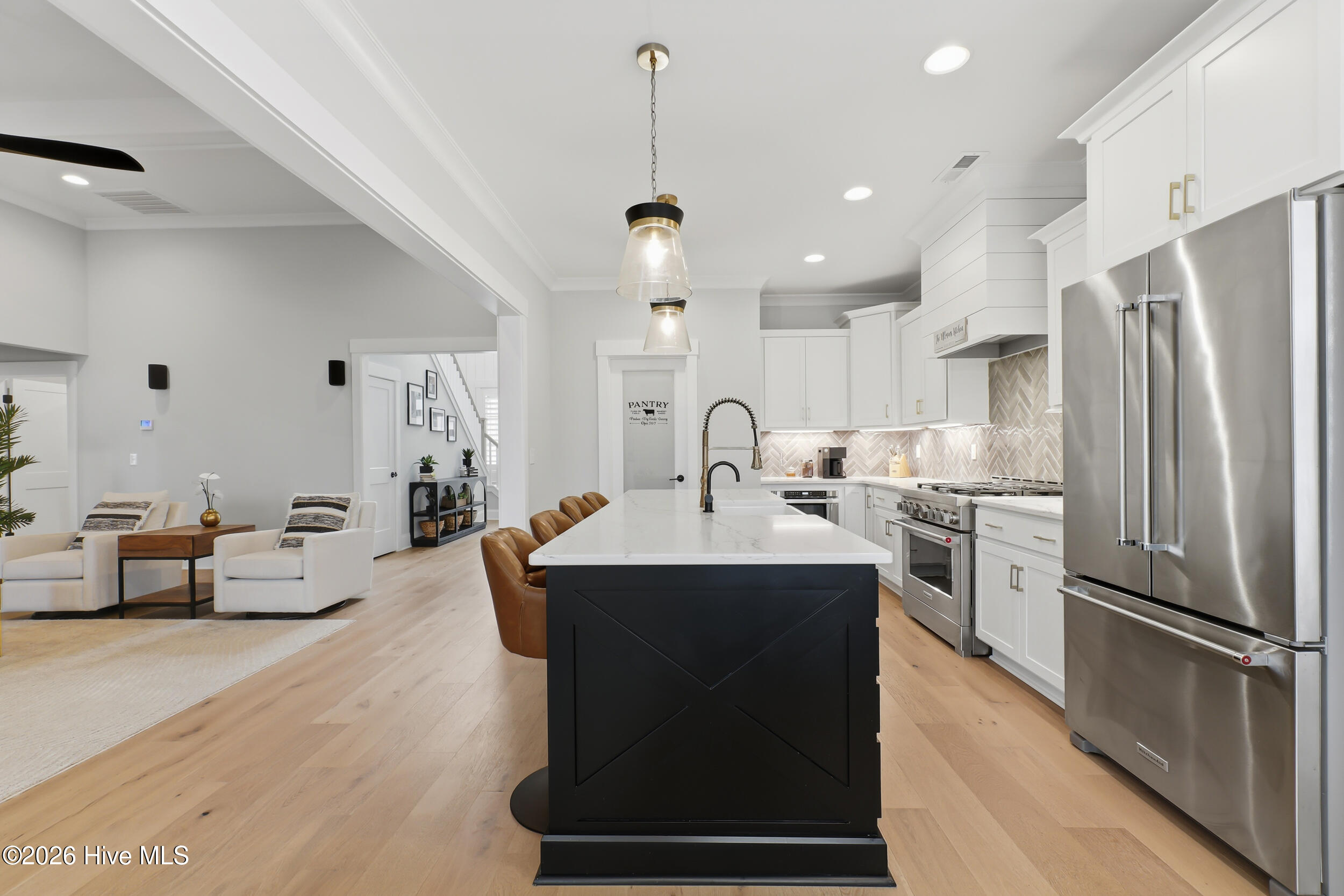 100551729 | Photo 15