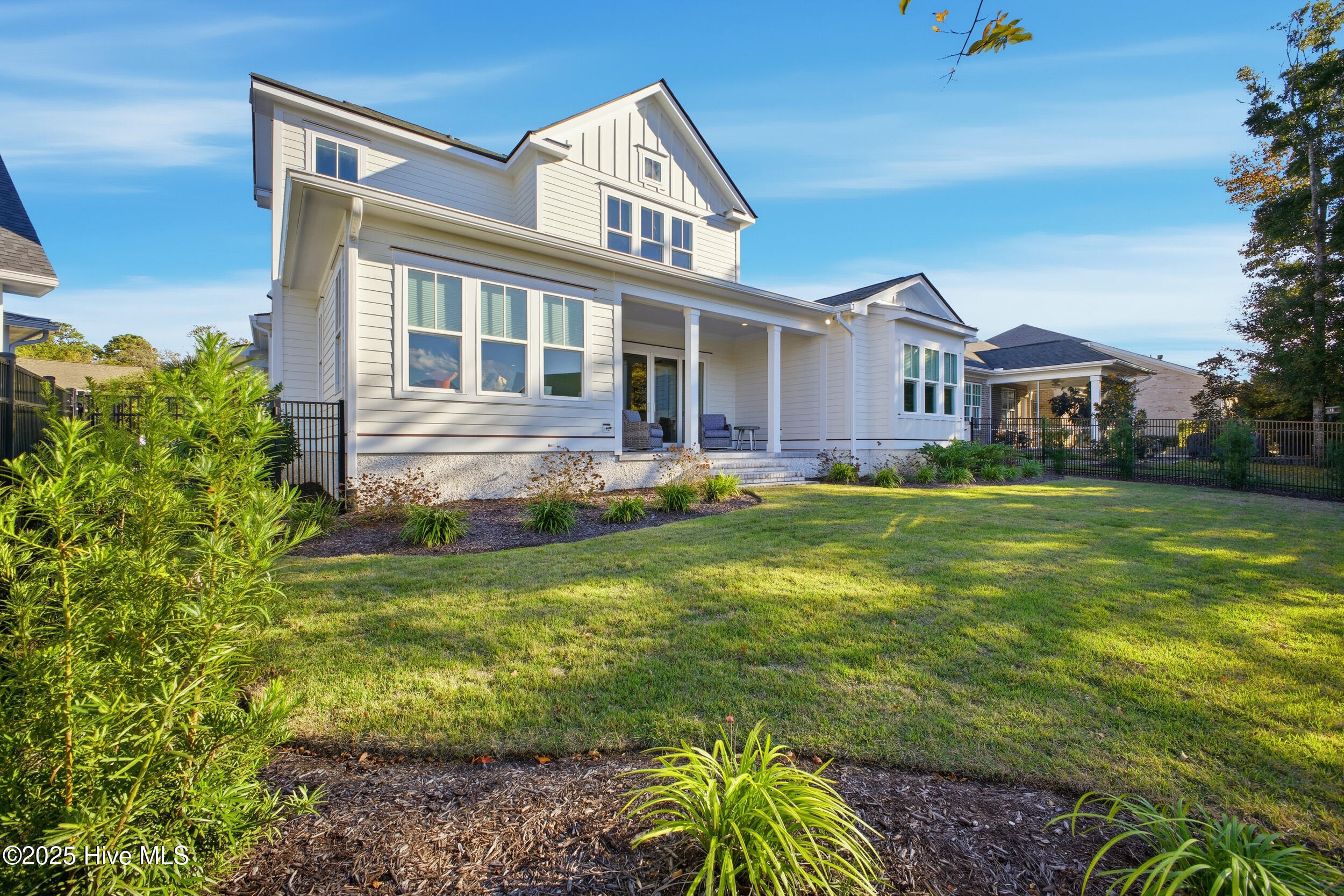 100540842 | Photo 64