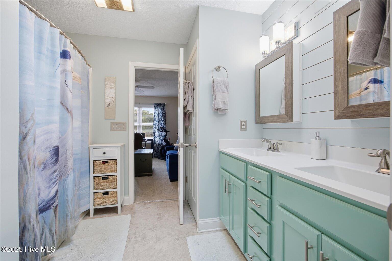 100546689 | Photo 24