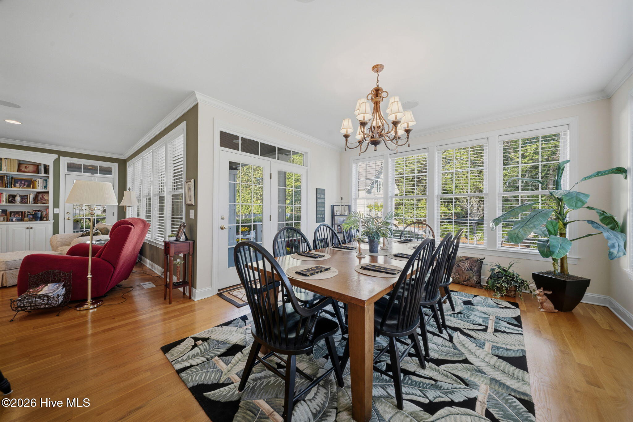 100570394 | Photo 35