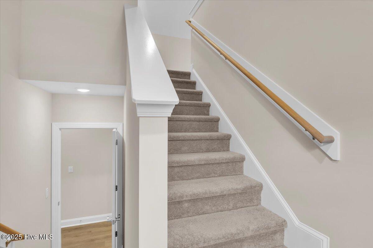 100532823 | Photo 45