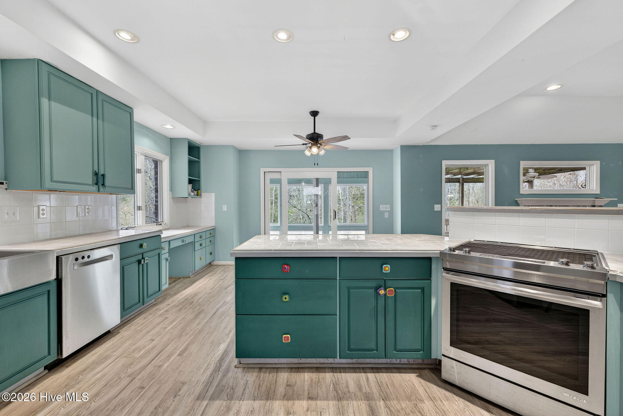 100556345 | Photo 23