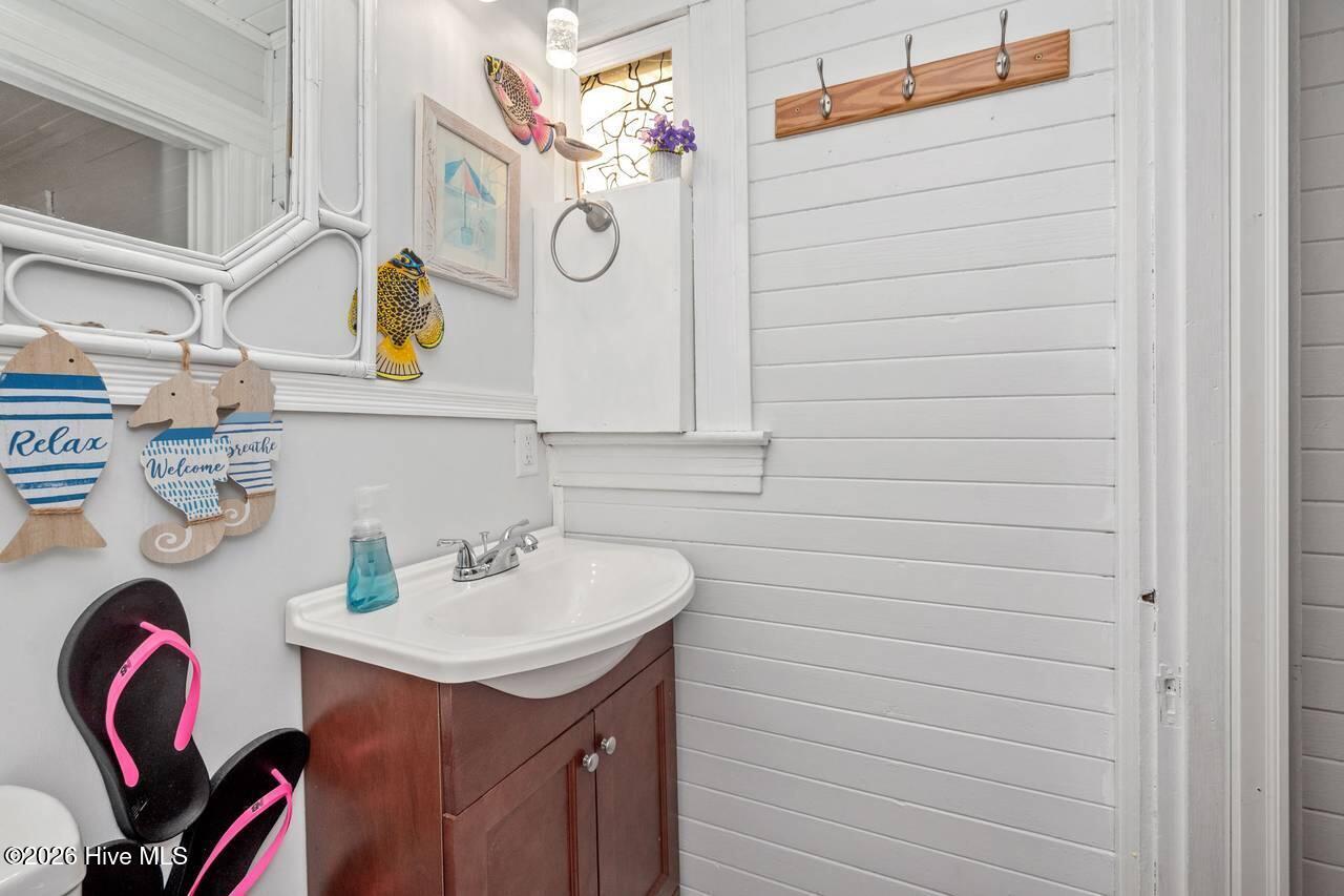 100561729 | Photo 30