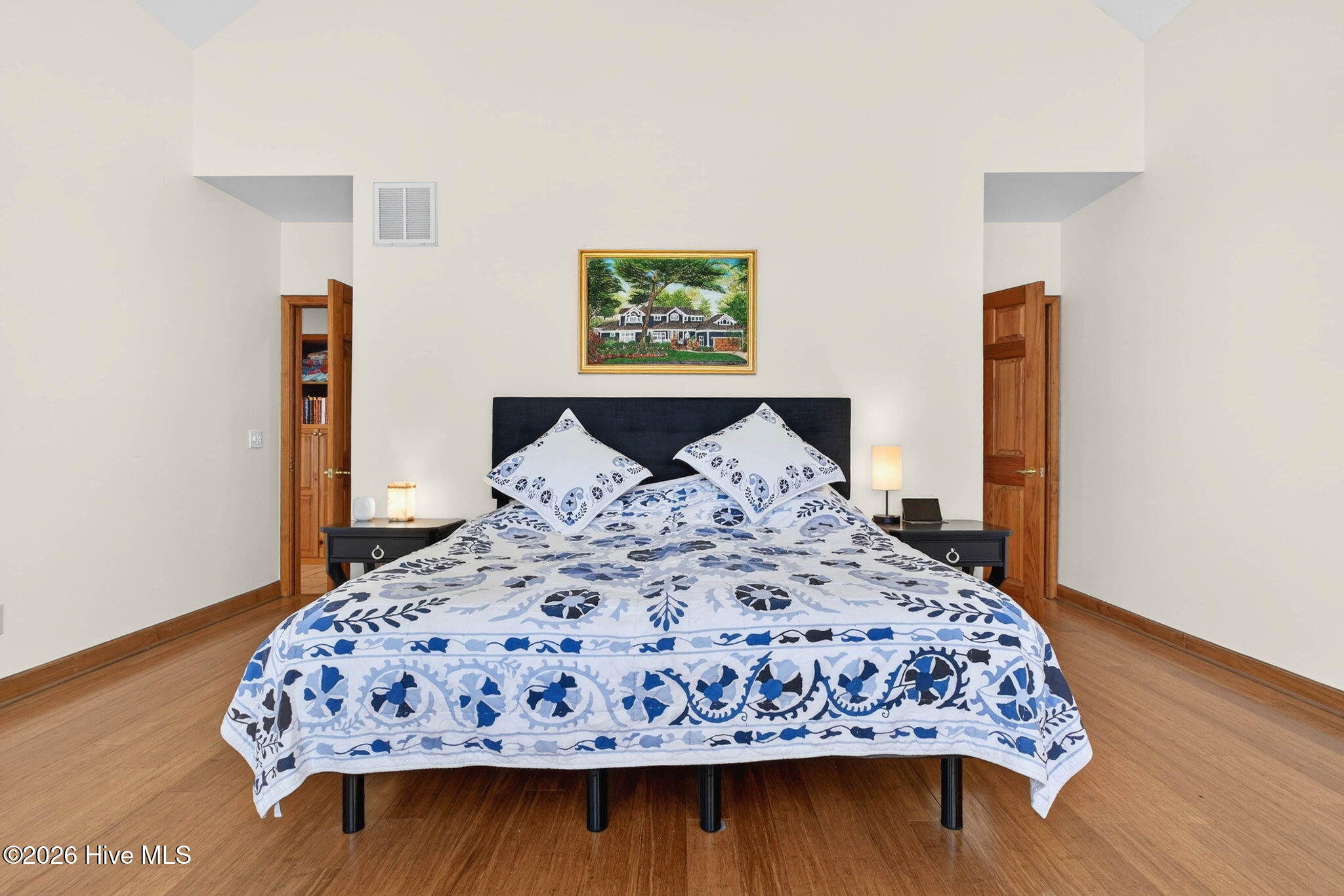 100564885 | Photo 35