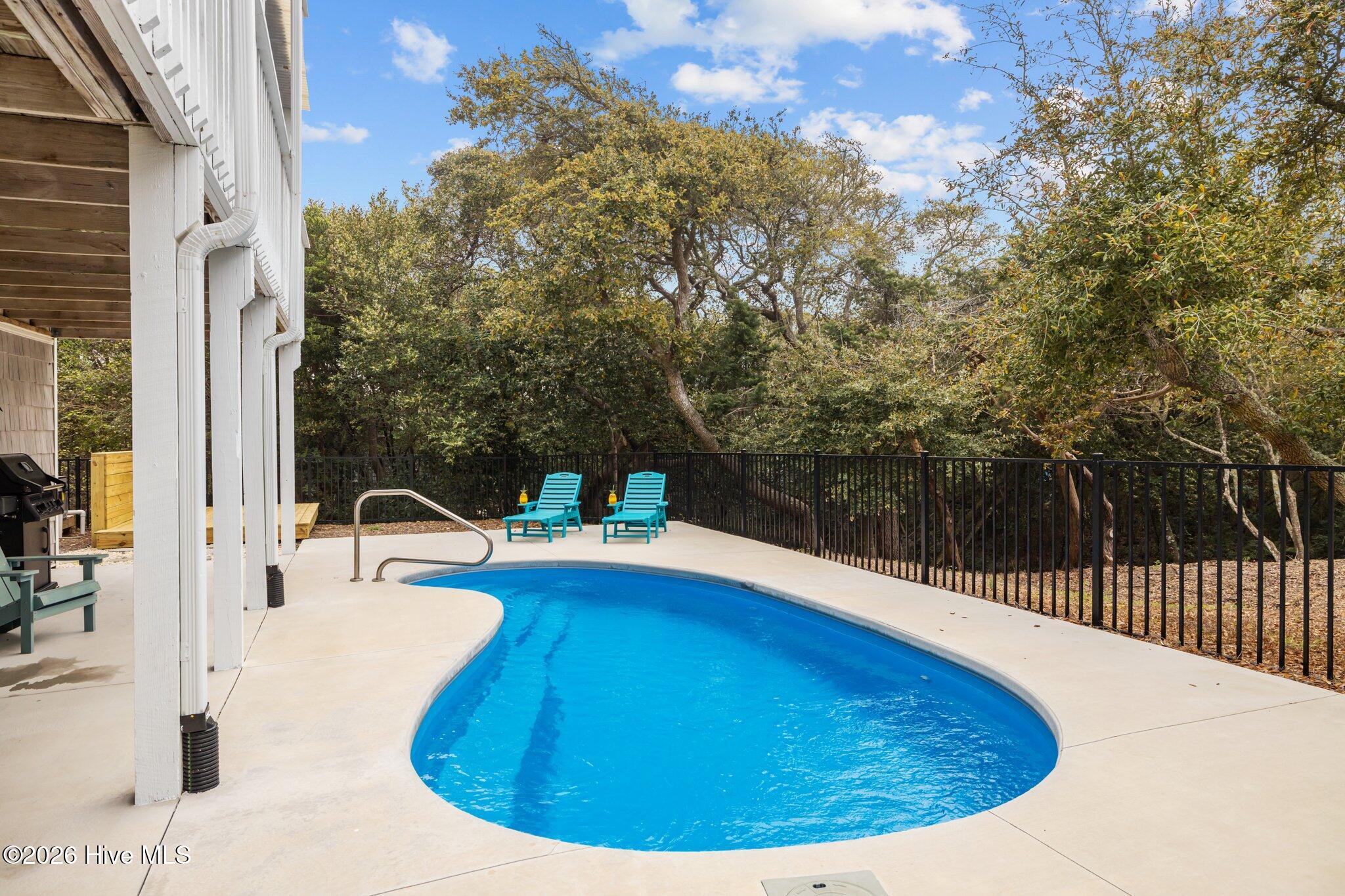 100565802 | Photo 42