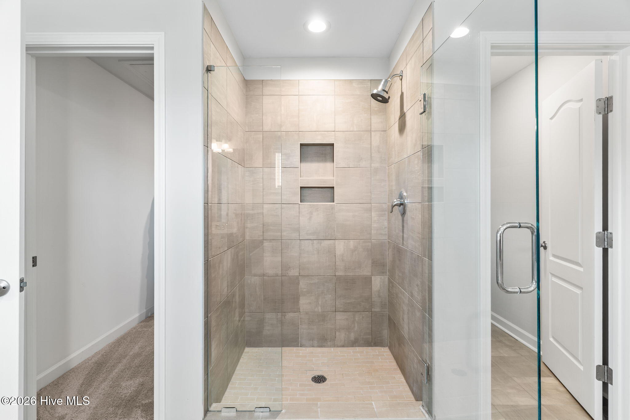 100557383 | Photo 30