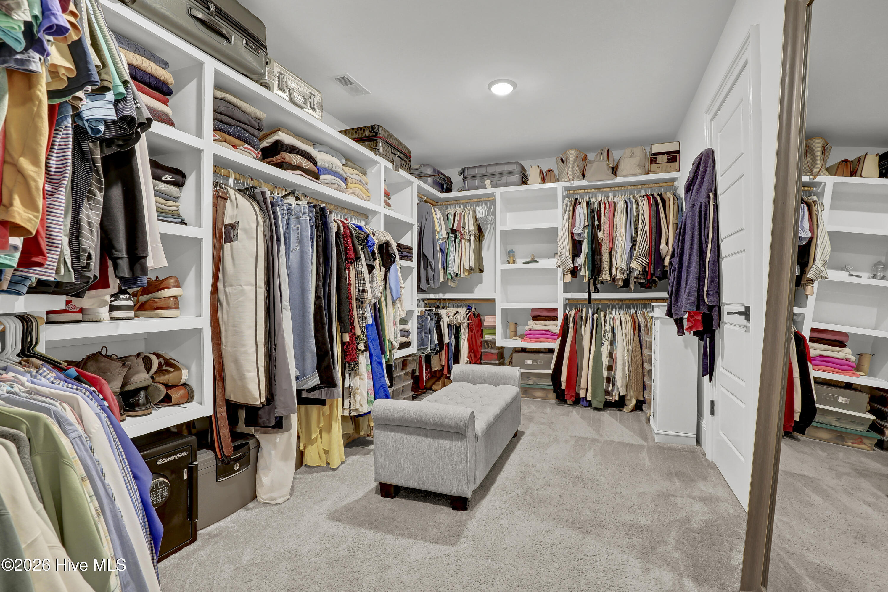 100558429 | Photo 32