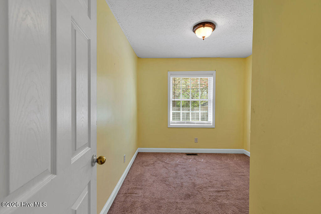 100562650 | Photo 17