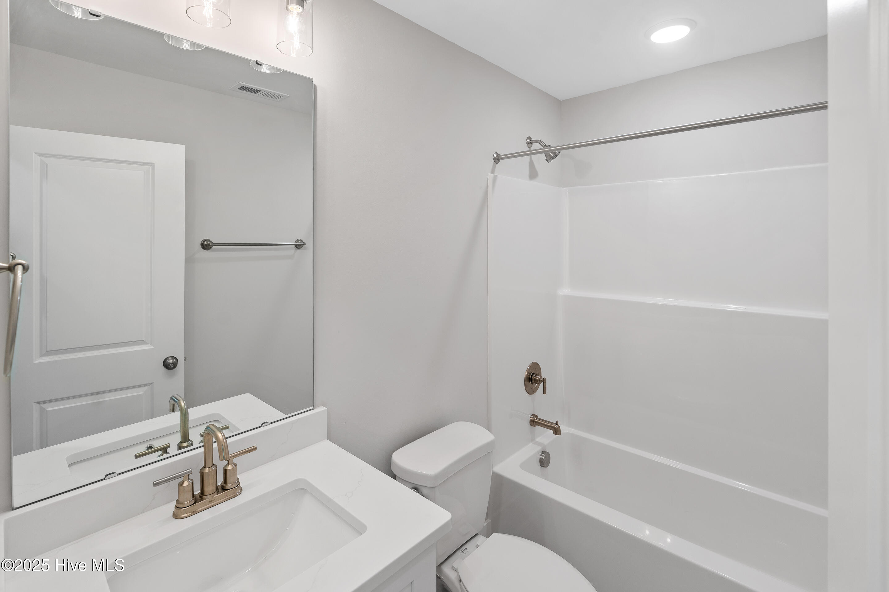 100548687 | Photo 26