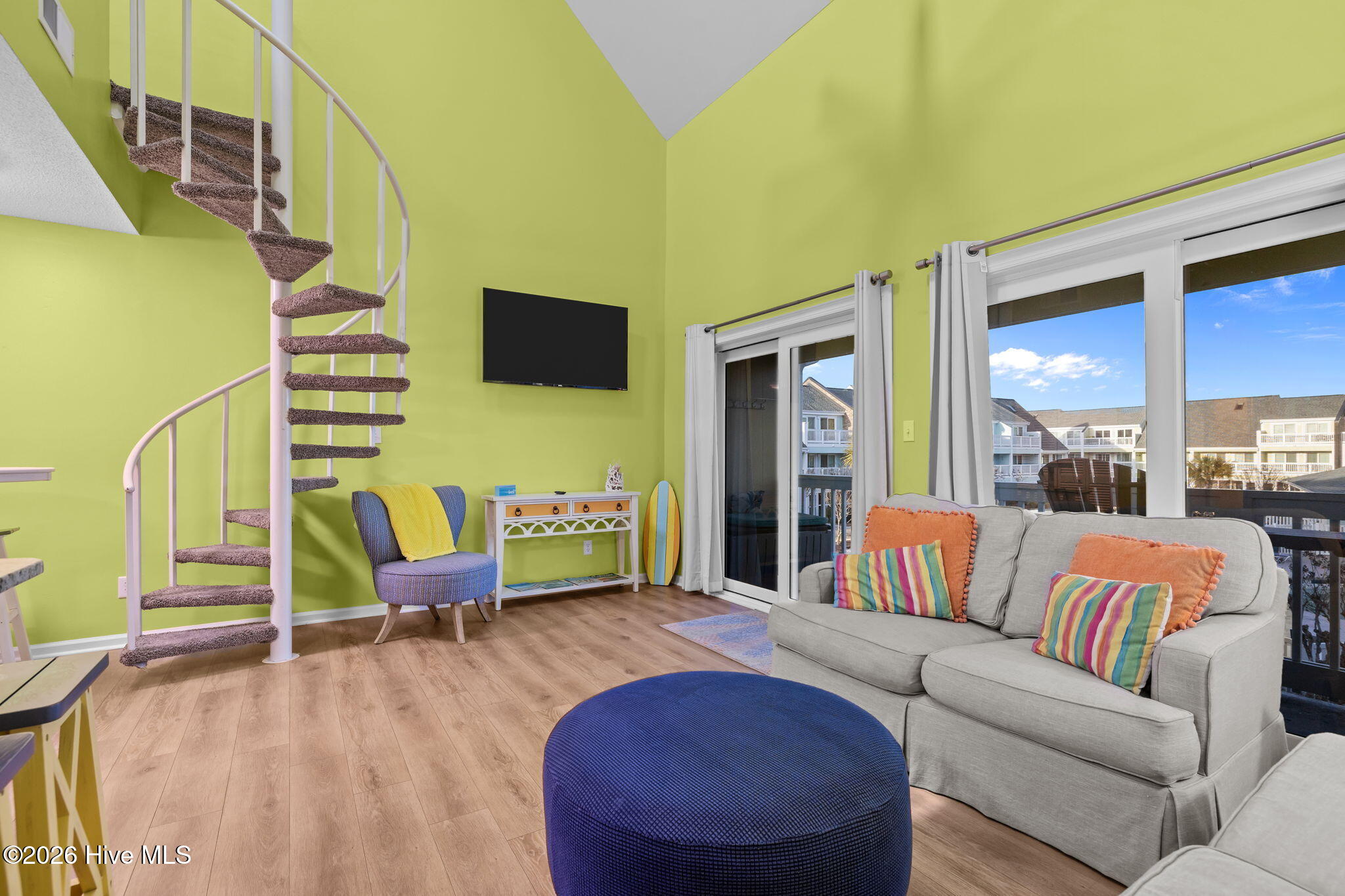 100550308 | Photo 19