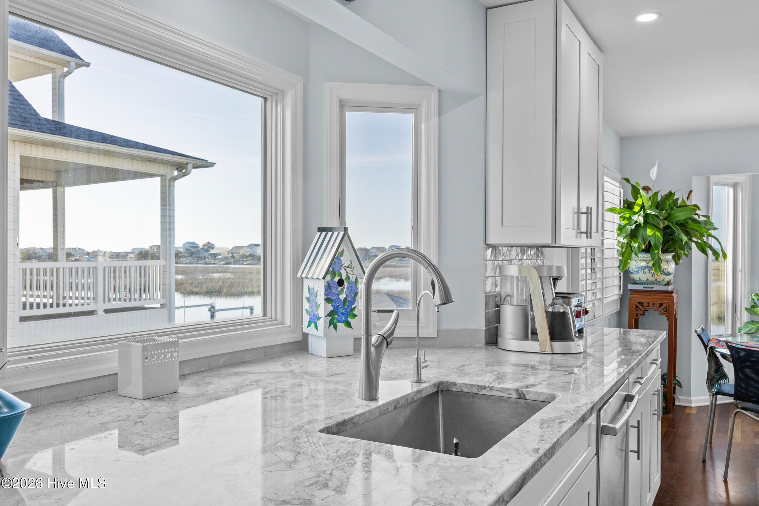 100564811 | Photo 15