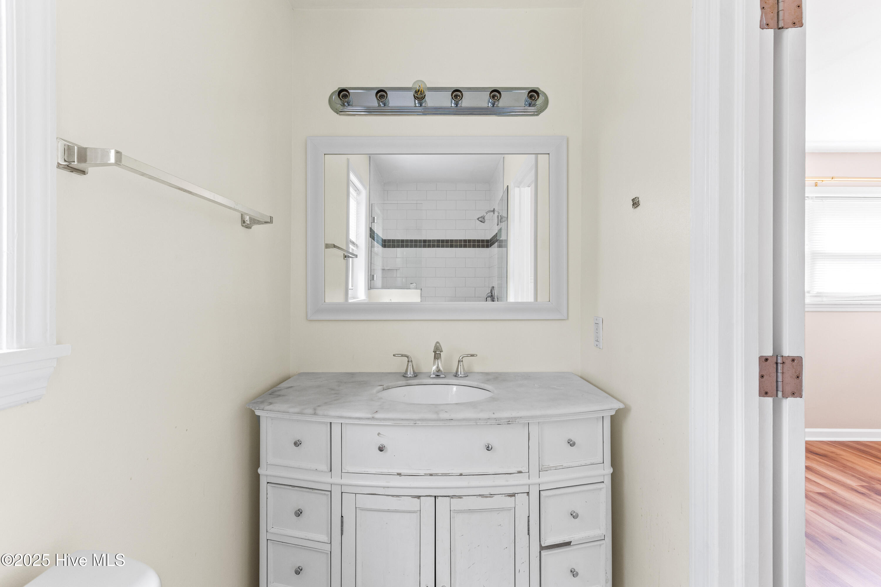 100517088 | Photo 20