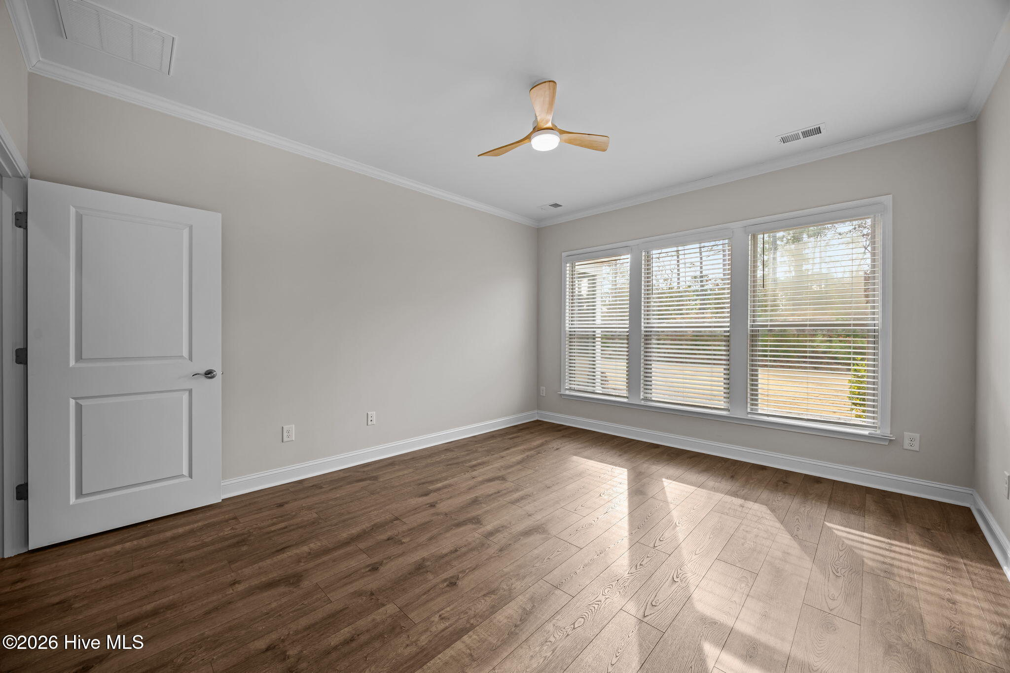 100548837 | Photo 20