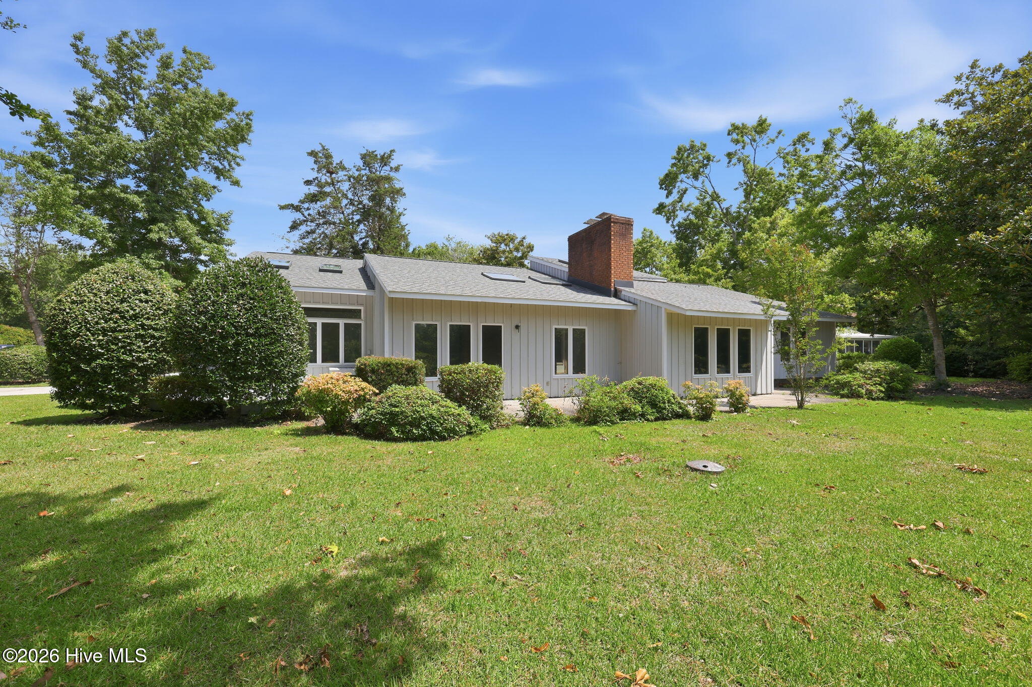 Photo 3 of Single family home for sale at 110 Beechwood Dr, Morehead City, NC 28557 | MLS# 100604818 | Listing updated on 2026-09-19