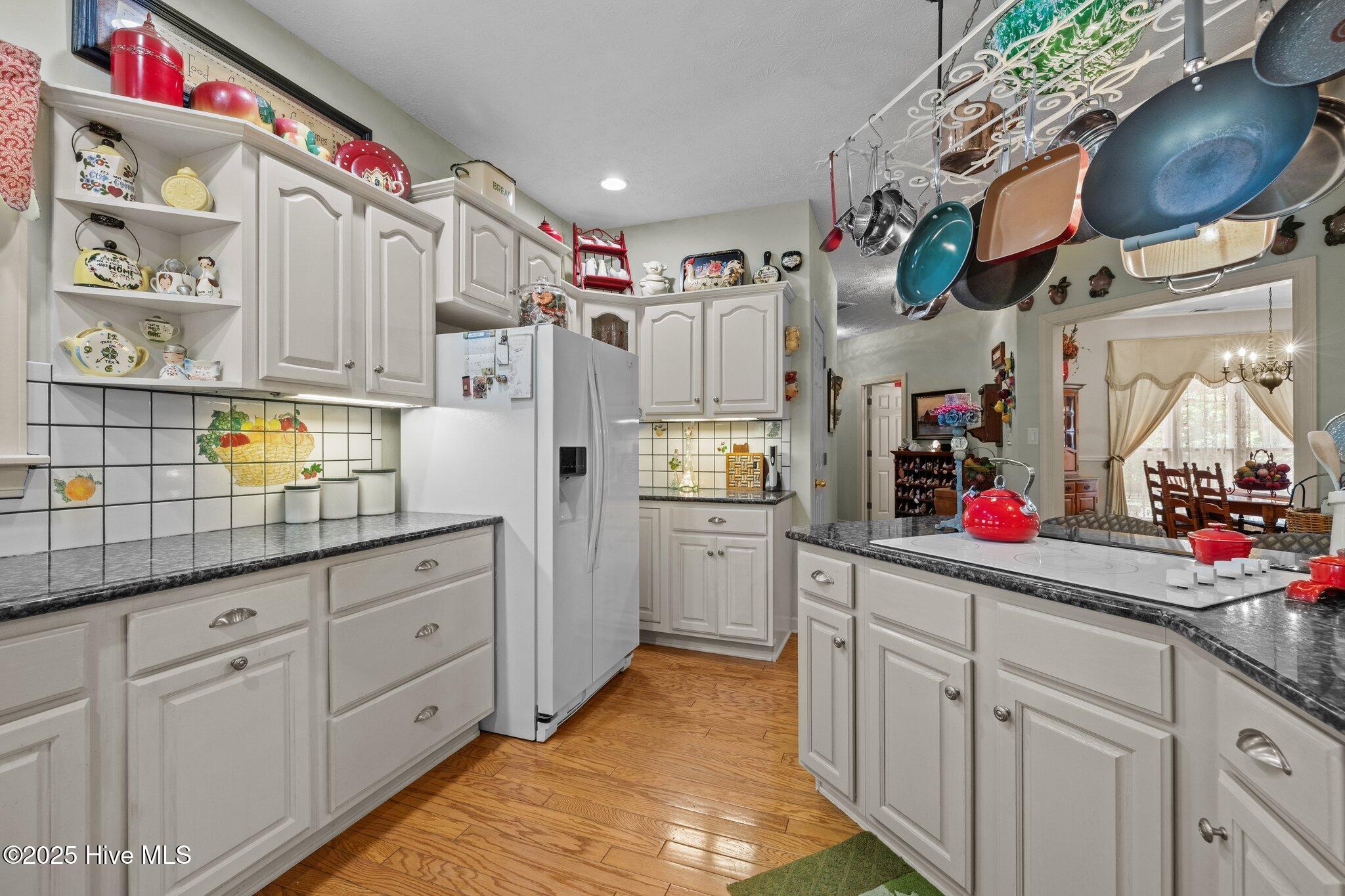 100517626 | Photo 22