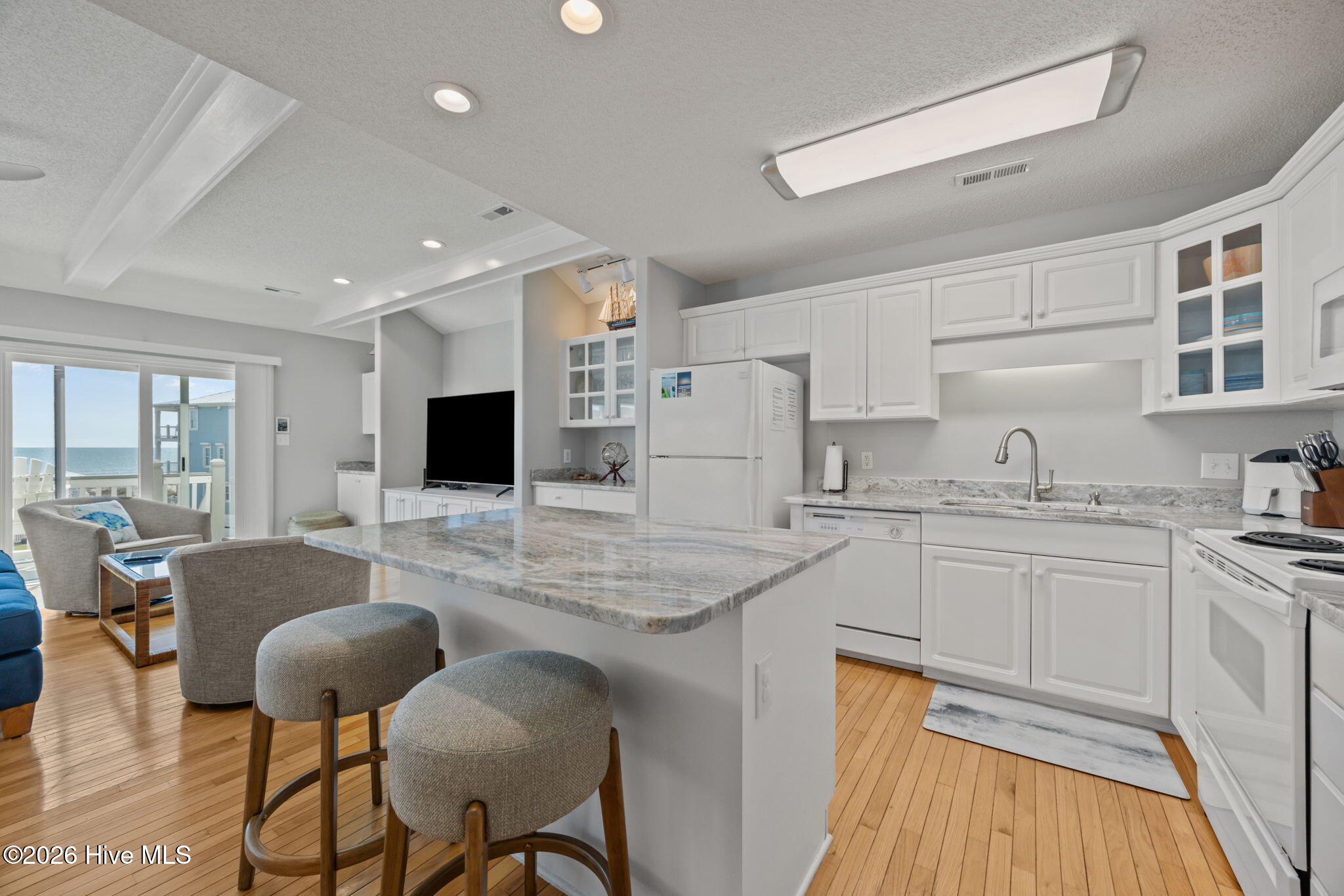 100563620 | Photo 17