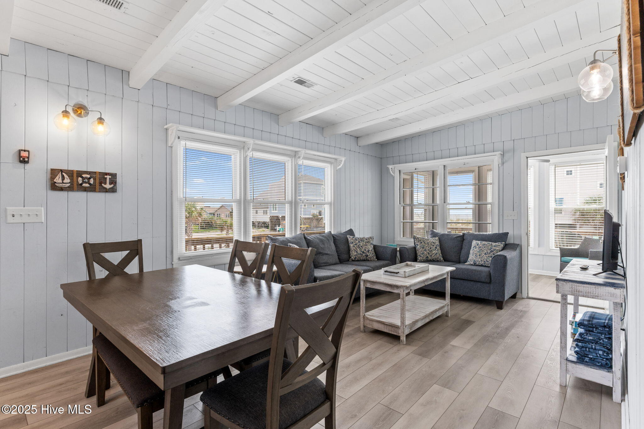 100526809 | Photo 22