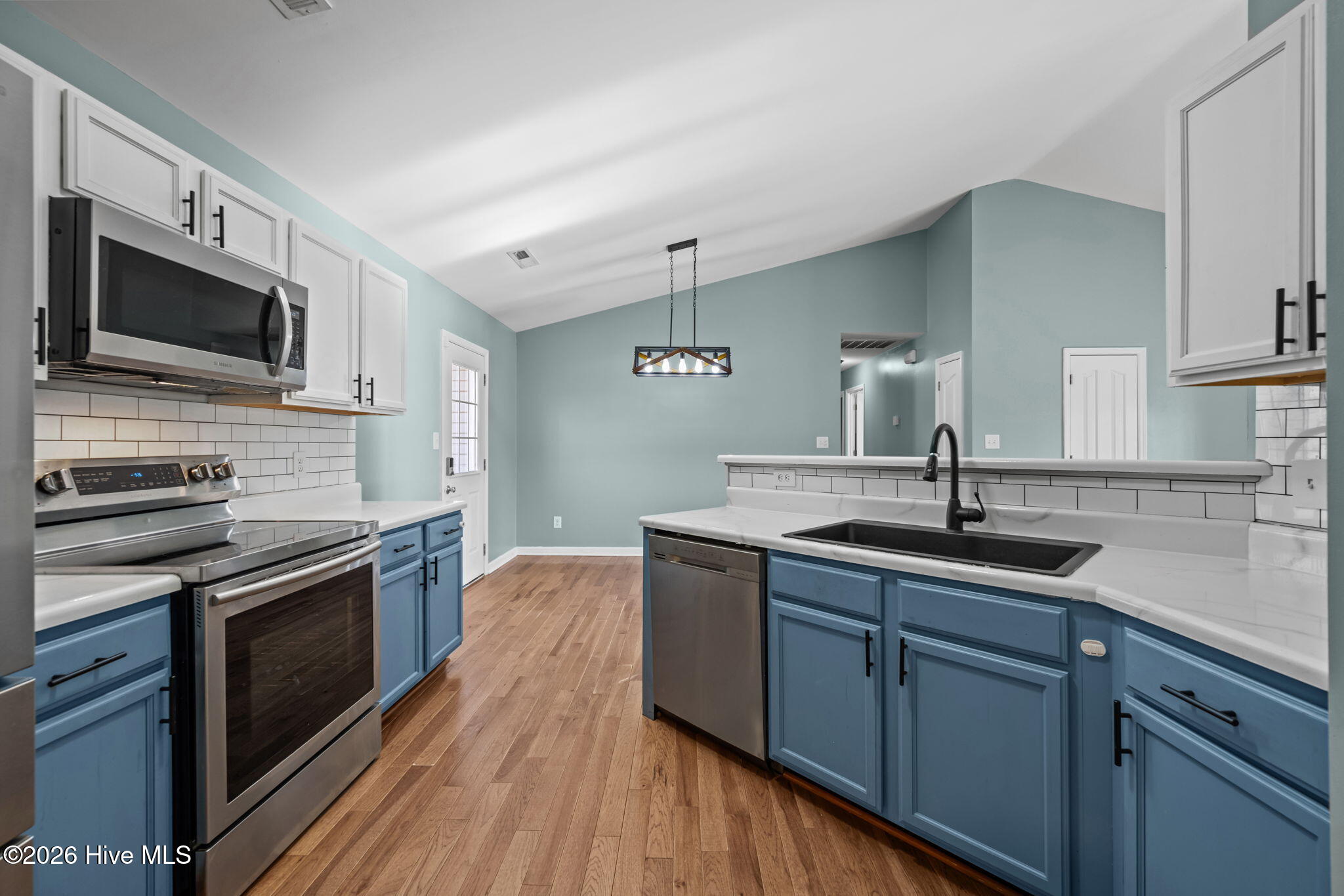 100553534 | Photo 16