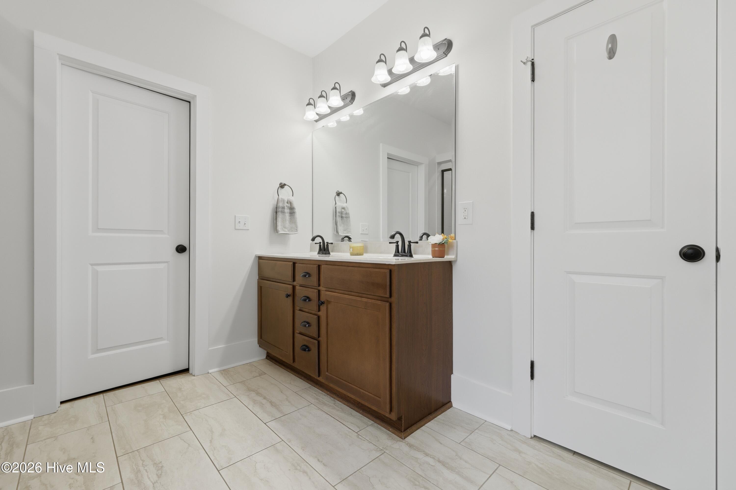 100569472 | Photo 31